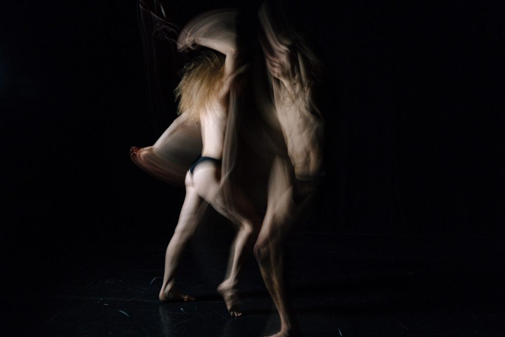 NOEMI DALLA VECCHIA 
MATTEO VIGNALI
VIDAVÈ Company / Orbita | Spellbound
Fonderie Limone - Sala Piccola
30 settembre 2026 ore 19.30
Prima nazionale